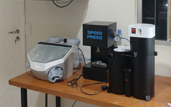 Aspirador de pó Protojet em uso na Odara Prótese